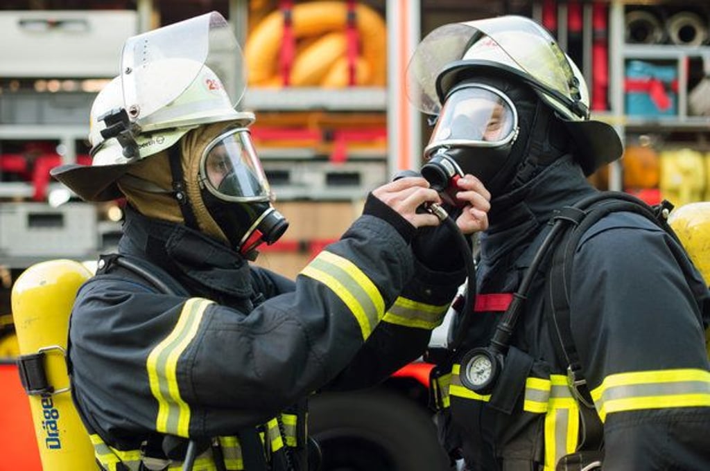 Im Saalekreis ist am Samstag ein Radlader in Flammen aufgegangen (Symbolbild).