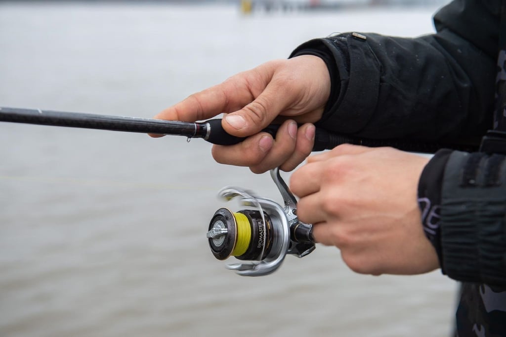 Ein Angler in Aktion.
