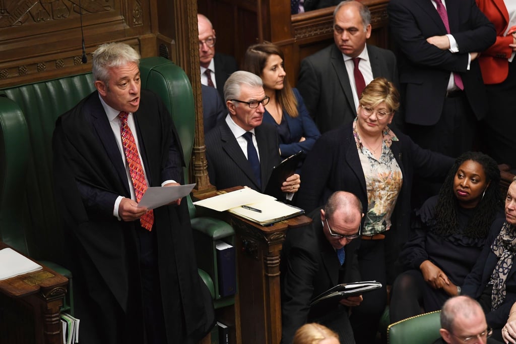 John Bercow (l) leitet 2019 eine Debatte im Unterhaus.