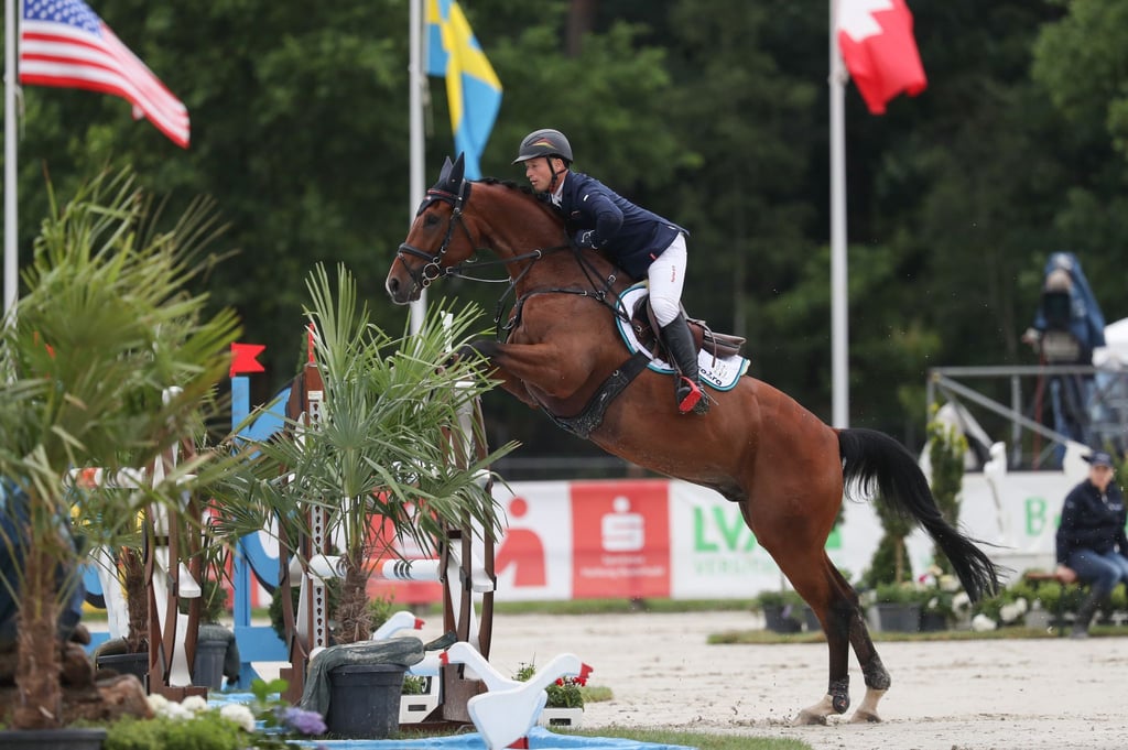 Michael Jung reitet auf fischerWild Wave in der Springprüfung (5*-L).