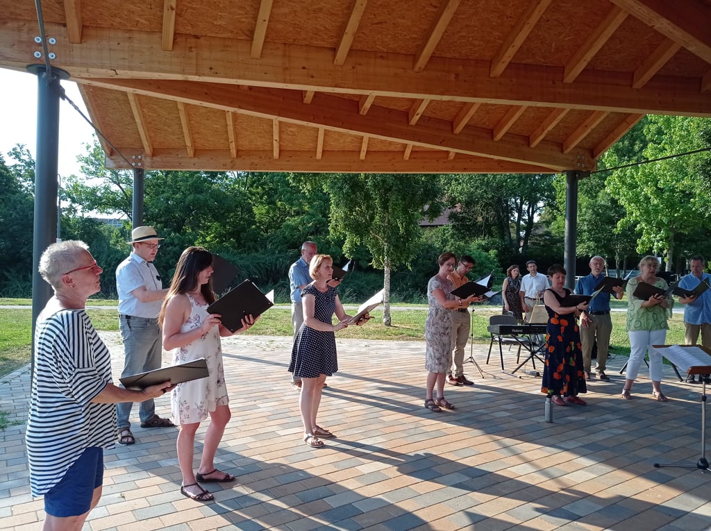 Pavillonsingen der Biederitzer Kantorei auf der Kantorwiese.
