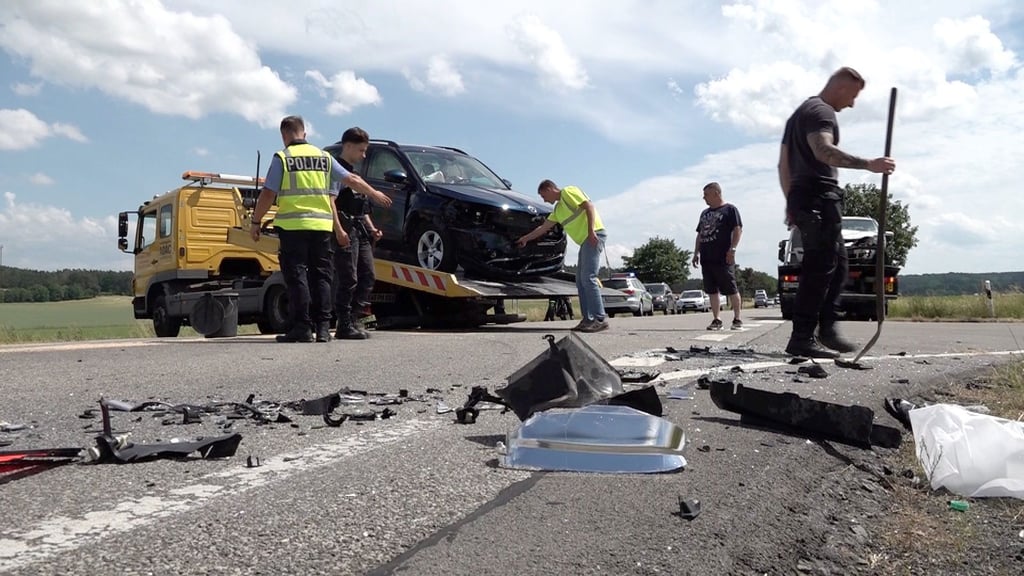 Die B71 war wegen des Unfalls zeitweise vollgesperrt.