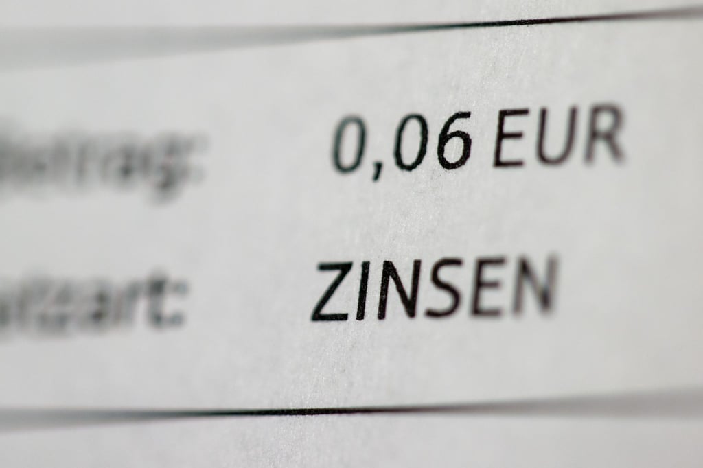 Im jahrelangen Streit um die Verzinsung von Prämiensparverträgen greift die Finanzaufsicht Bafin durch.