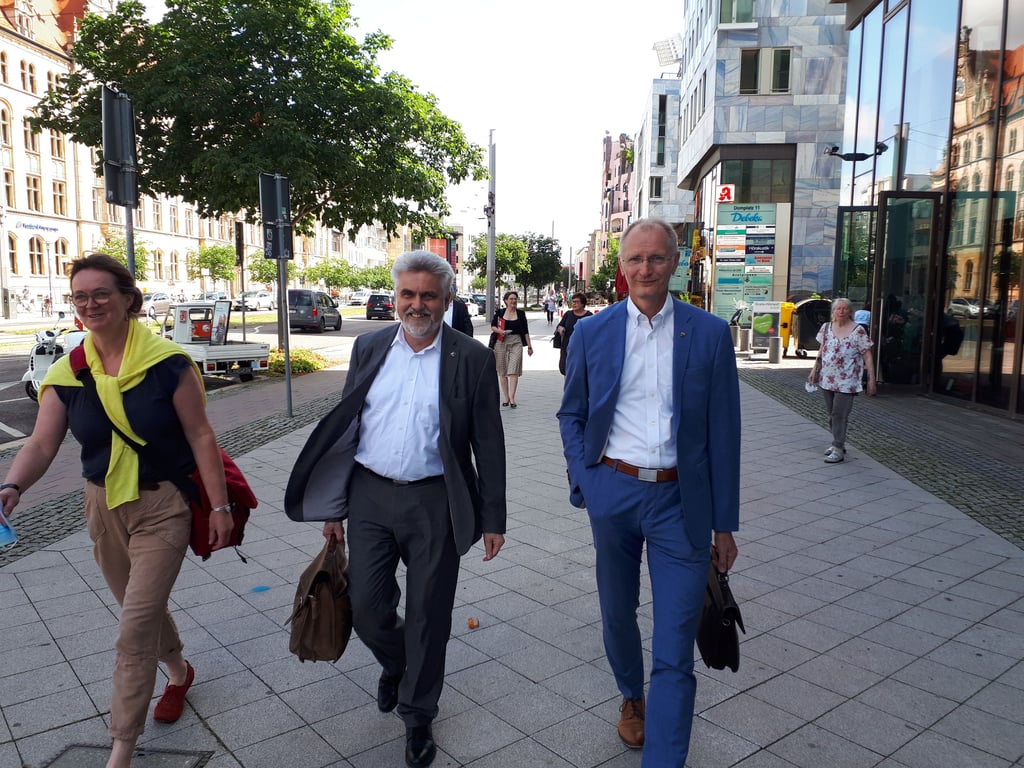 Juliane Kleemann, Armin Willingmann und Andreas Dittmann am Montagmorgen auf dem Weg zur Sondierung mit der CDU.