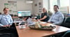 Wobau-Chef Christan Mertens (von links) im Gespräch mit Jessica Kuhle sowie Andreas Seifert von Avacon Connect.
