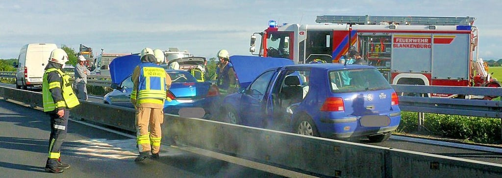 Nach dem Unfall auf der A-36-Baustelle mussten beide Fahrbahnen gesperrt werden.