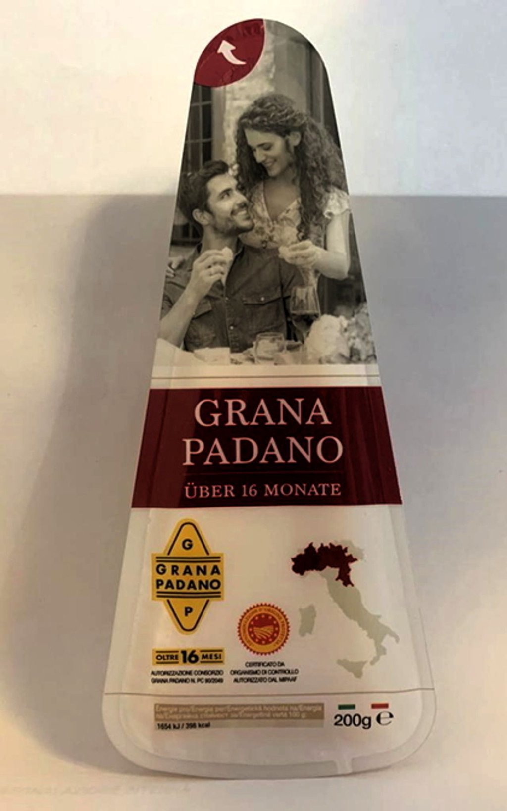 Wegen eines falschen Etiketts auf der Rückseite ruft die Firma Colla Spa das Produkt „Grana Padano, 16 Monate gereift, 200g“ zurück.