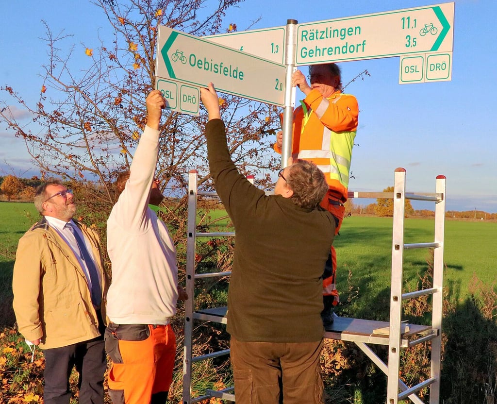 Die Beschilderung von Radwegen durch das Biosphärenreservat Drömling gehört ebenso in die Rubrik fahrradfreundliche Einheitsgemeinde wie die Lückenschlüsse von Radwegen entlang der L 24. Jetzt würdigte Minister Thomas Webel dieses herausragende Engagement all dieser Akteure.