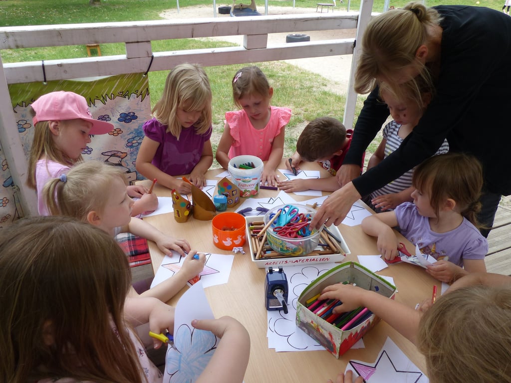 Beim Forschungstag können die Kinder gestalten, entdecken und auf spielerische Weise lernen.