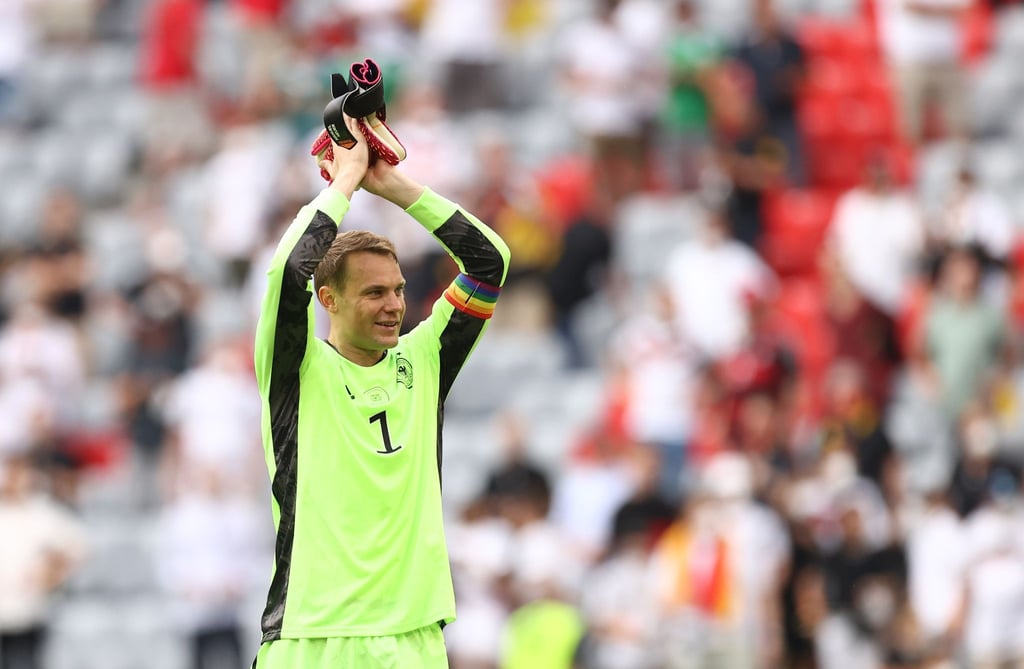 Manuel Neuer wird auch gegen Ungarn die Regenbogen-Binde am Arm tragen.