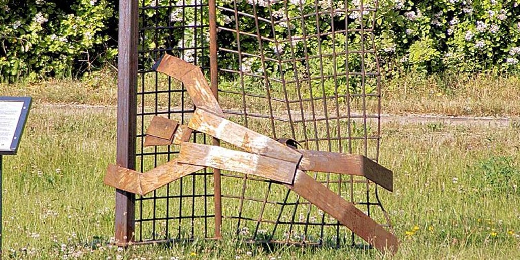 Diese neue Skulptur wurde aufgestellt.