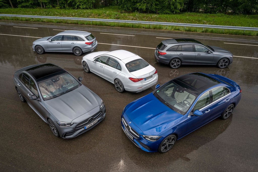 Alle auf einmal: Mercedes bringt aktuell seine neue C-Klasse zeitgleich als Stufenheck und als T-Modell (Kombi) heraus.
