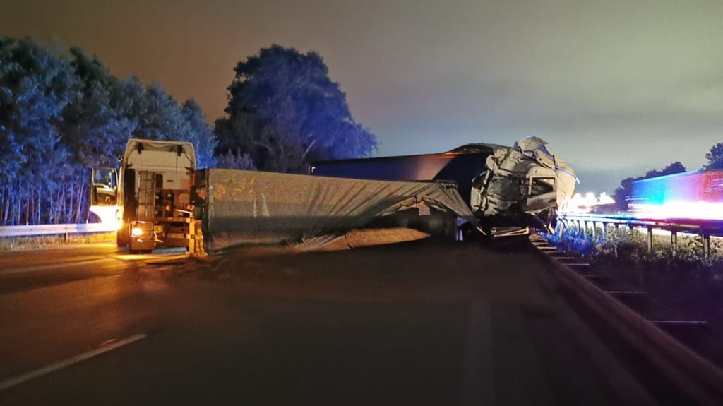 Schwerer Lkw-Unfall in der Nacht zu Dienstag (22. Juni) auf der A2 in Richtung Hannover.
