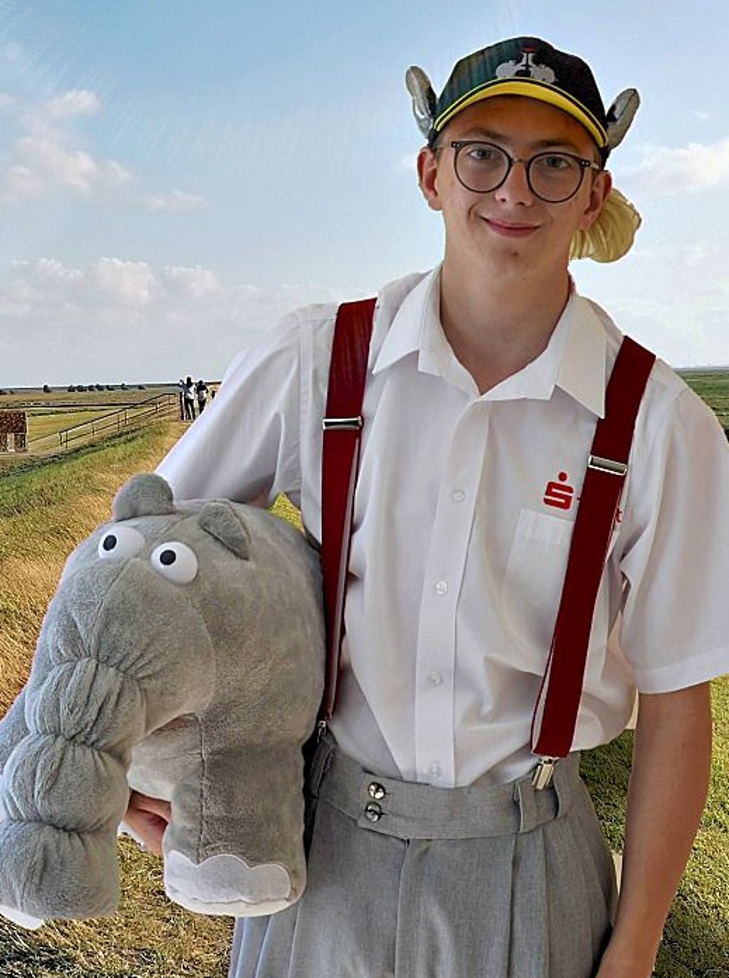 Jonas Brösel, fertig zum Auftritt im Otto-Outfit.