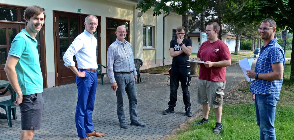 Florian Straube, Andreas Dittmann, Jürgen Konratt, Fabian Platte, Fabian Niese und Christian Neuling (v.l.) besprechen die Einzelheiten für das Event.