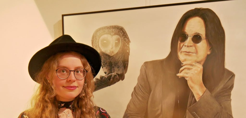 Zu den vielen Hinguckern der Jubiläumsausstellung ?Moderne Vogelbilder? in Halberstadt gehören zweifellos die Arbeiten von Helene Rimbach aus Bad Liebenstein ? hier mit ihrem Werk ?Ozzy Osbourne mit Schleiereule?.