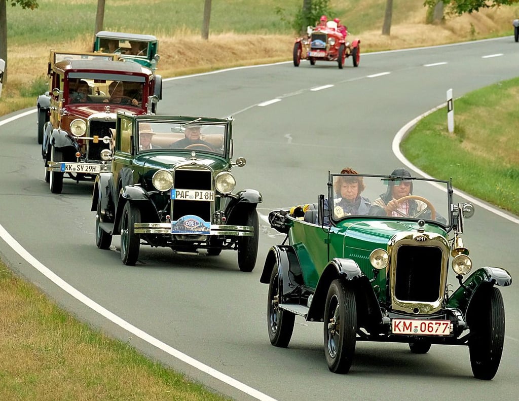 Sind wieder auf den Straßen im Harz unterwegs: Opel-Freunde mit ihren chromblitzenden Raritäten.