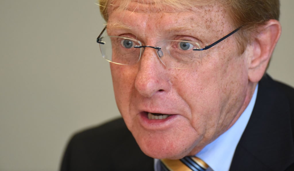 Aloys Altmann, Präsident des Bundes der Steuerzahler Schleswig-Holstein, spricht.