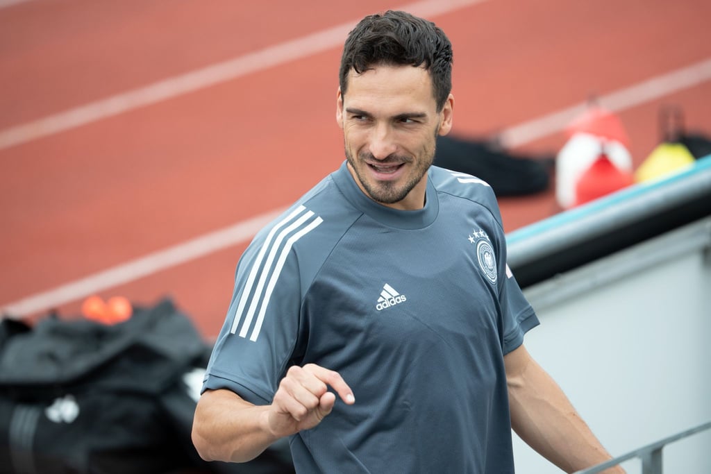 Die musikalische Darbietung seiner Teamkollegen gibt einen „extrem realistischen“ Einblick in die Freizeitgestaltung, so Mats Hummels.