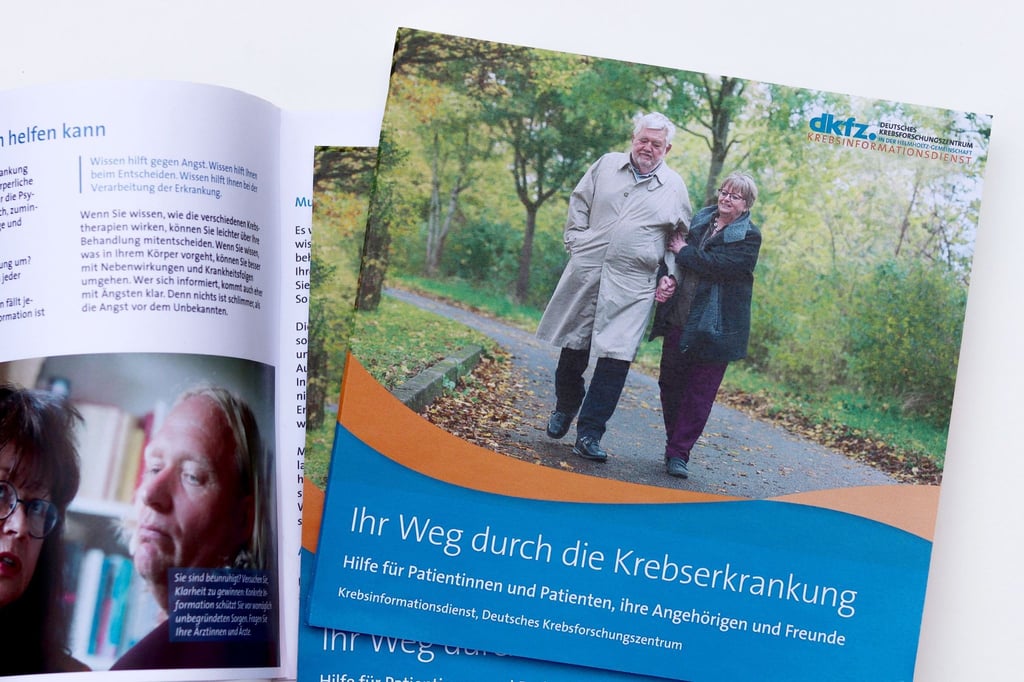 Eine neue Broschüre des Krebsinformationsdienstes hilft Krebspatienten mit Tipps und medizinischen Informationen.