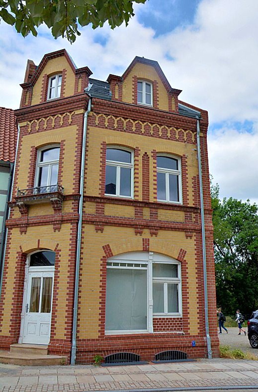 Lies-Haus, Breite Straße: Vermutlich auch mangels dazugehörigem Grundstück machten alle Kaufinteressenten wieder die Biege.