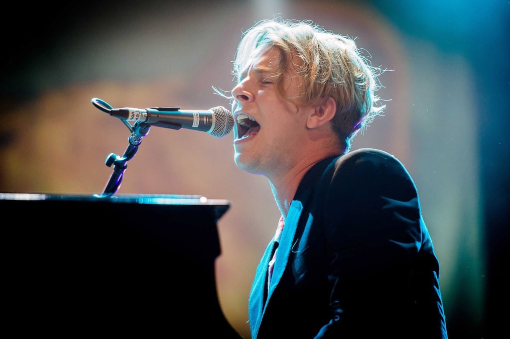 Der britische Sänger Tom Odell tritt während des Musikfestivals Lowlands 2016 auf.