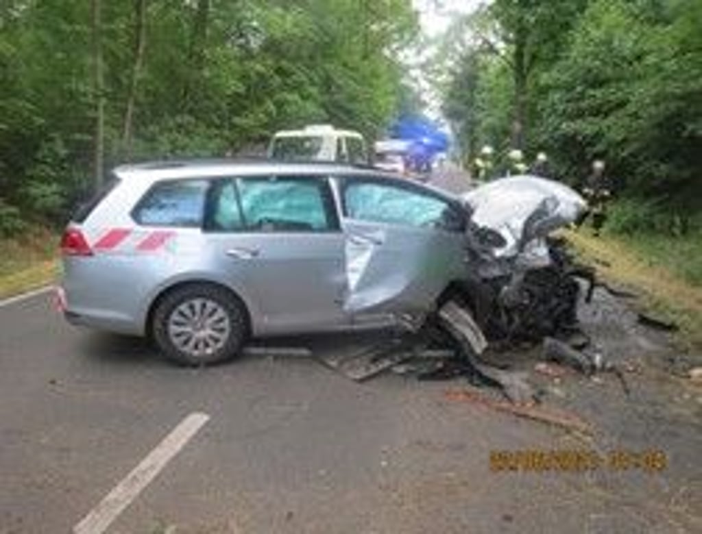Der Golf des Mannes wurde bei dem Zusammenstoß stark beschädigt.