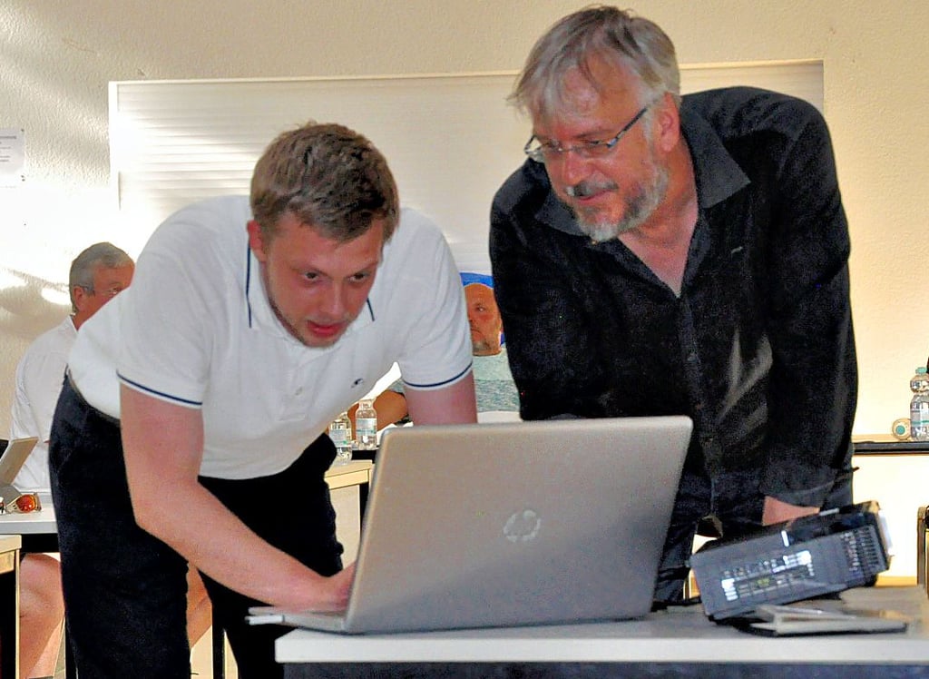 Bürgermeister Axel Großheim (rechts) und der IVW-Projektingenieur für Infrastruktur Martin Keitz bereiteten den Vortrag vor.