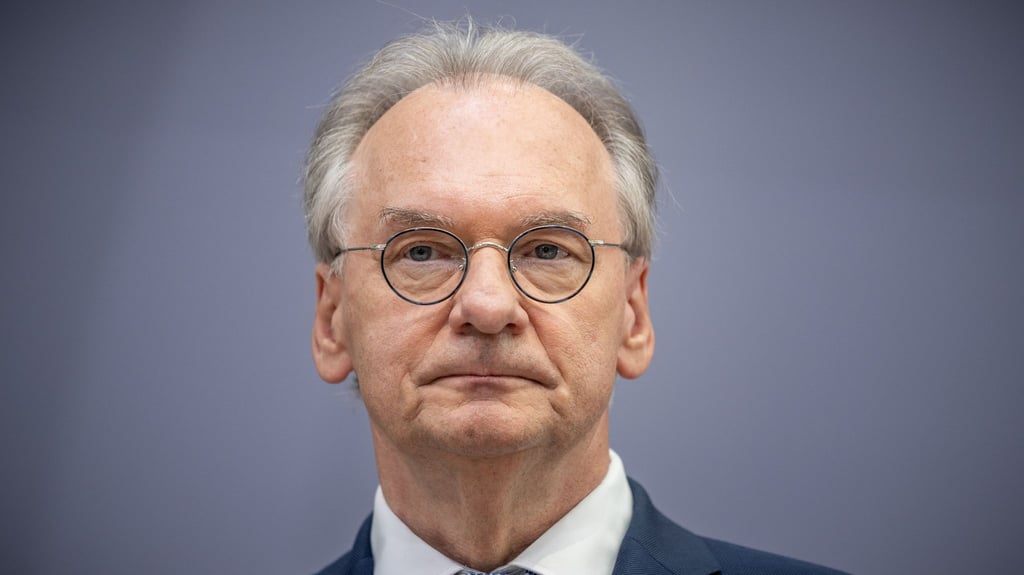 Reiner Haseloff (CDU) bei einer Pressekonferenz.