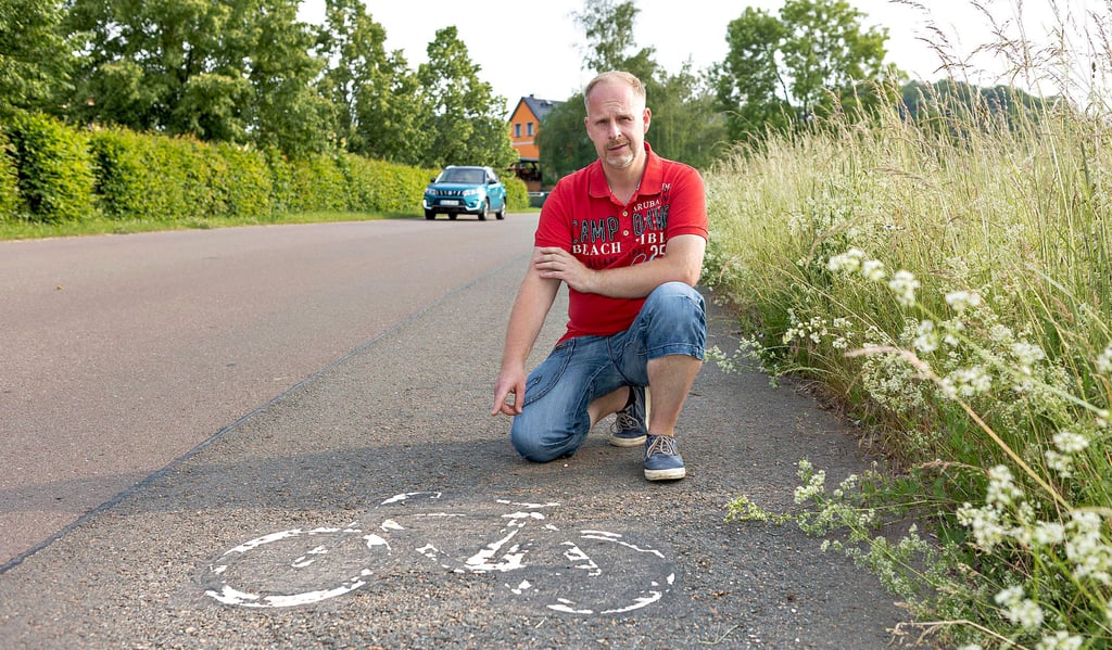 Unklare Kennzeichnung und Nutzung des Radweges in Großosida. Im Bild: Markus Pospischil (Vorsitzender des Heimatvereins in Großosida)