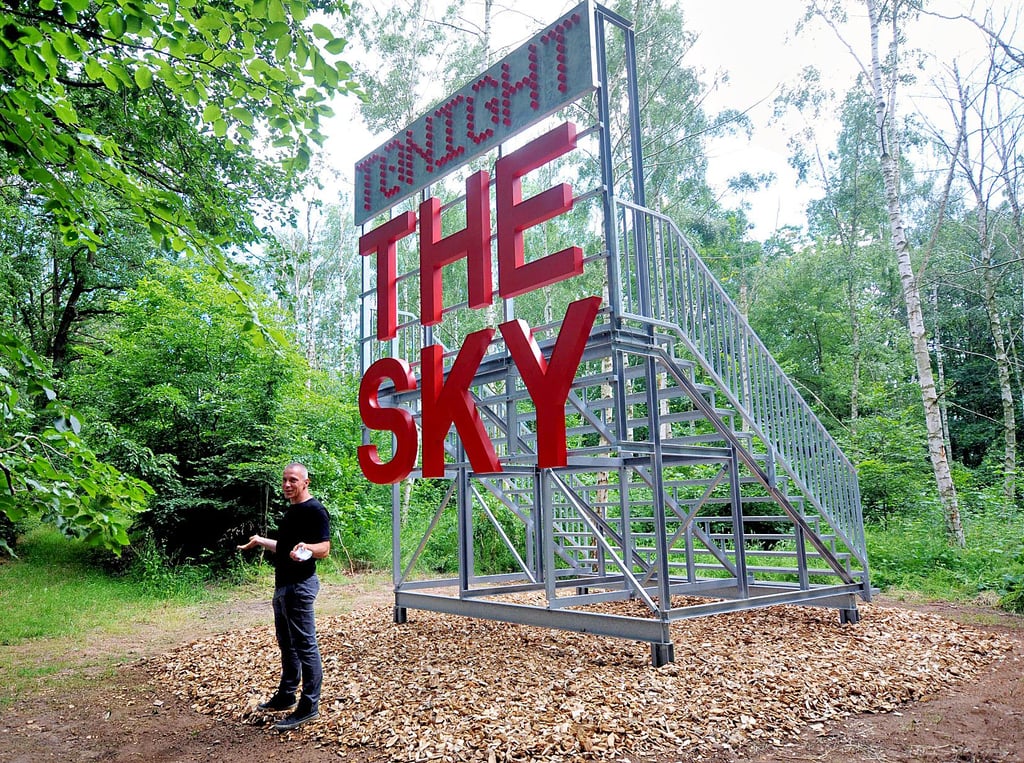 Ein Hauch von Hollywood: „Tonight: The Sky“ (Heute im Programm: Der Himmel) steht an der von Michael Krenz geschaffenen Installation.