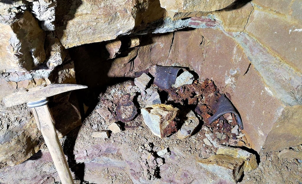 Bei der Sanierung von Bergbauschäden in Drohndorf sind in einem Stollen alte Pantinen gefunden worden. 