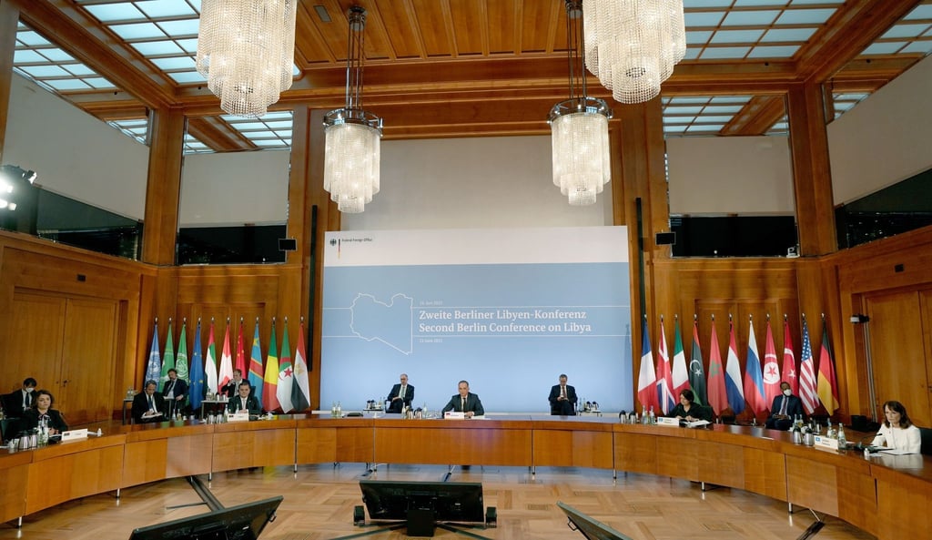 Bundesaußenminister Heiko Maas (M) begrüßt die Teilnehmer zur zweiten Berliner Libyen-Konferenz im Auswärtigen Amt.