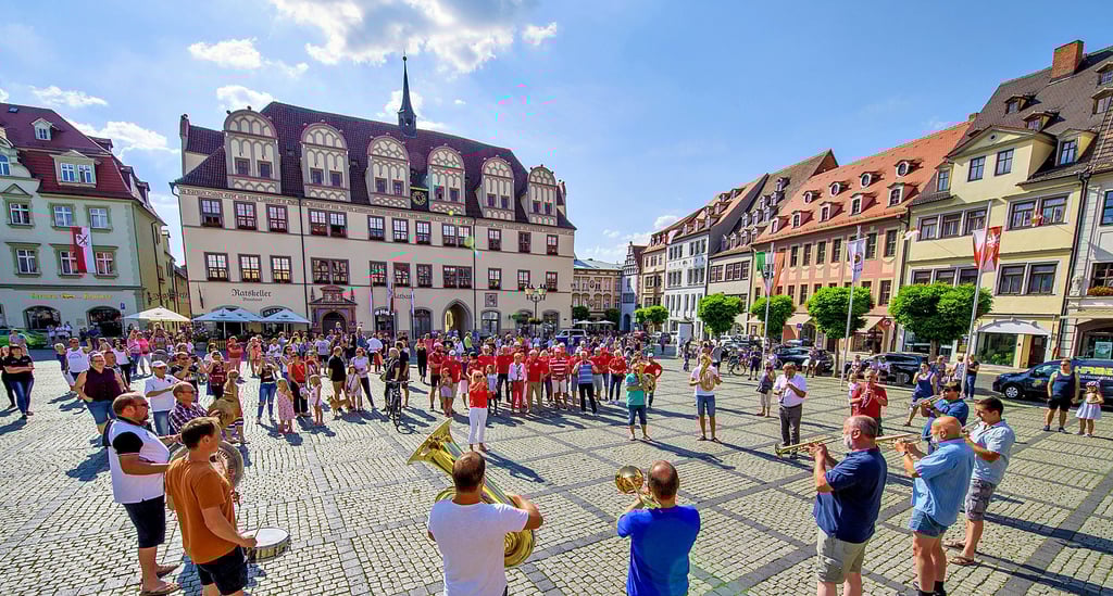 Auch 2020 gab es keine offizielle Kirschfest-Eröffnung. Damals aber sorgten die Stadtwache, vor allem aber die Ruderer und die Schönburger Blasmusikanten für wenigstens ein klein wenig Kirschfest-Stimmung.