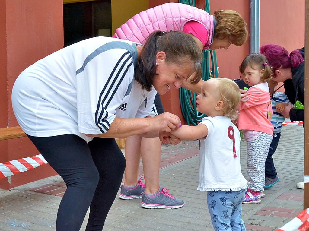 An der Stempelstelle musste angehalten werden, es gab hier von Katrin Haake einen Stempelabdruck auf den Arm.