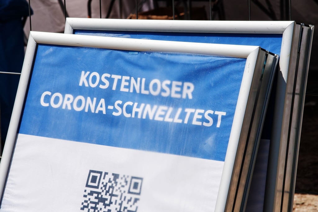 Bisher gab es für Teststellen bis zu 18 Euro pro Test - nach Betrugsverdachtsfällen wird die Vergütung gekürzt.