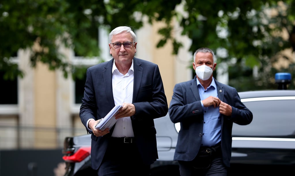 Sachsen-Anhalts Finanz- und Innenminister Michael Richter (CDU) kommt zu einem Sondierungsgespräch.
