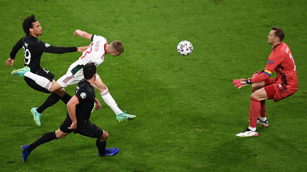 Auch beim 2:1 der Ungarn kam Leroy Sane (l.) den entscheidenden Schritt zu spät.