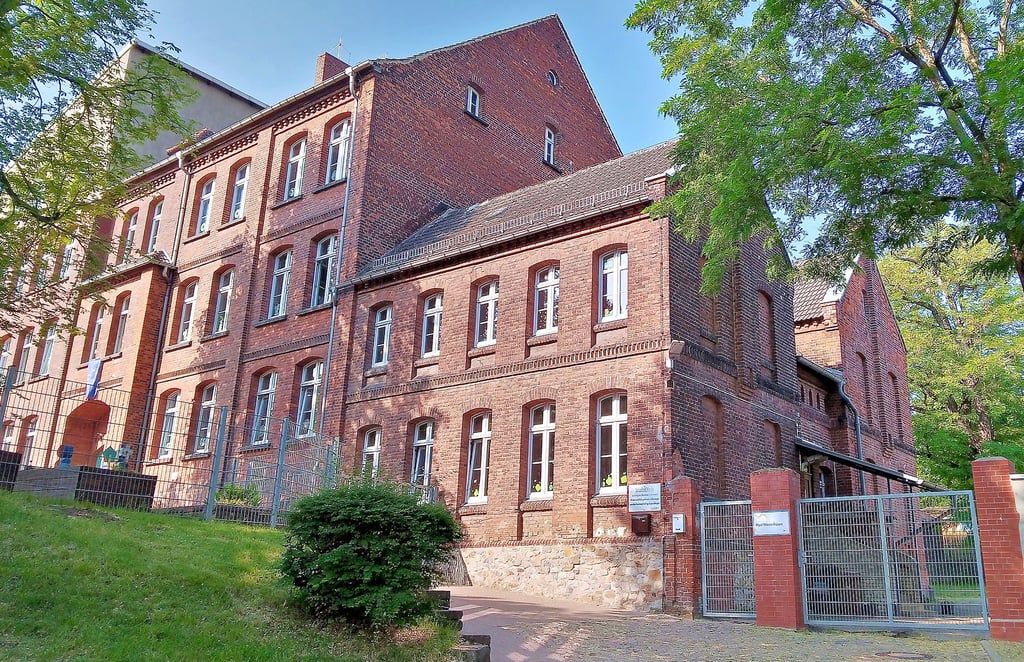 Die Grundschule Westerhüsen ist der älteste Schulstandort in Magdeburg, der bis heute für den Schulbetrieb genutzt wird. Er soll erweitert werden, damit die Zweizügigkeit für alle Klassenstufen abgesichert ist.