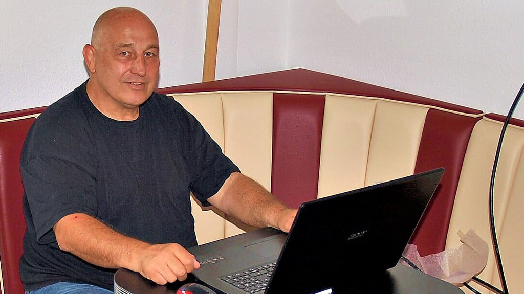 Nach Monaten der erzwungenen Untätigkeit aufgrund der Corona-Pandemie können die Vereinsmitglieder  um Vereinschef Frank Lambrecht zumindest wieder trainieren. Hier Lambrecht bei der Planung.