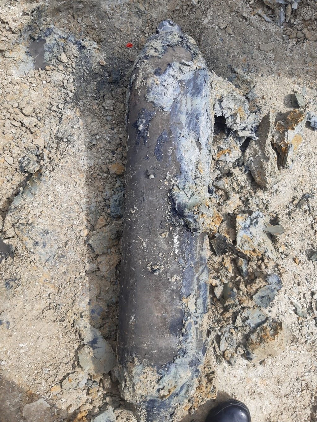 Erneut wurde am Mittwochabend ein Blindgänger auf dem Gelände des Nachwuchs-Fußball-Leistungszentrum gefunden. Es ist bereits der elfte Bombenfund an der Baustelle.