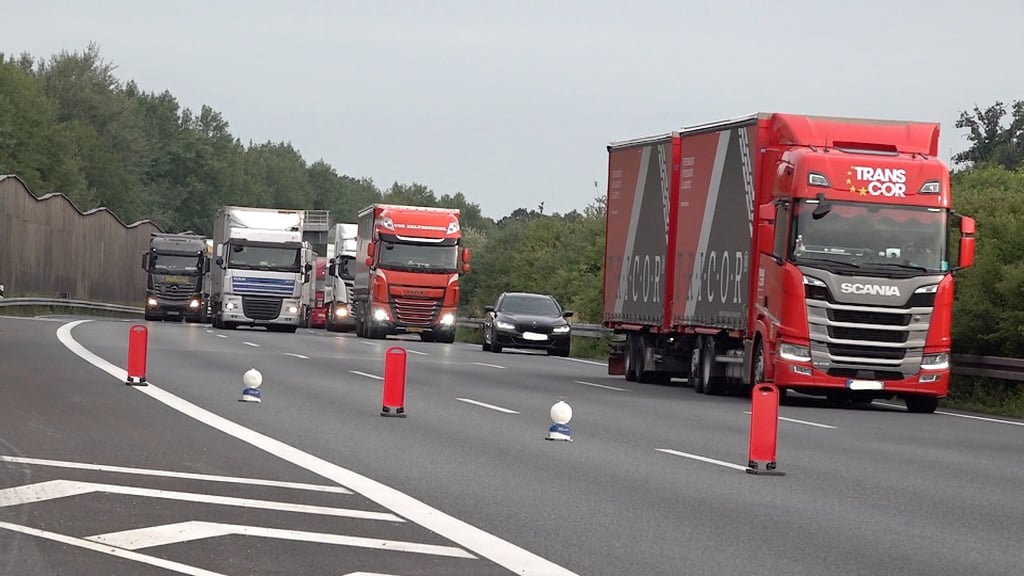 Rettungsgasse Fehlanzeige: Die Zufahrt zur Unfallstelle auf der A2 war teilweise komplett blockiert.