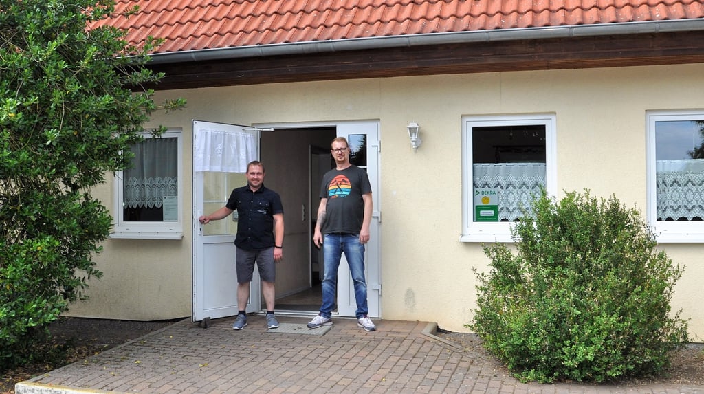 Marcel Lehmann und Willi Bernicke wollen mit ihren Vereinen Haus und Gelände des Objektes Süd V wieder neu beleben.