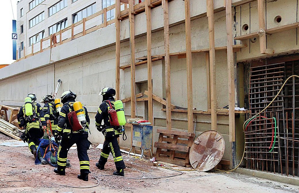 Feuerwehrübung am Tunnel Magdeburg hier mit einem Bild von der Tunnelausfahrt auf der stadteinwärtigen Seite.