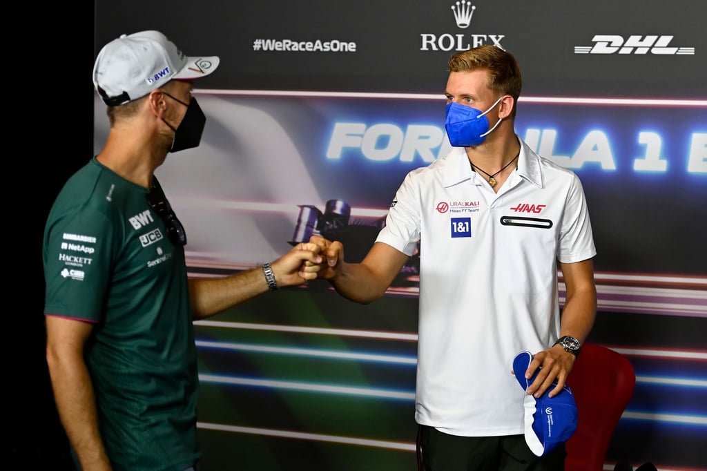 Sebastian Vettel (l) und Mick Schumacher verbindet eine besondere Freundschaft.