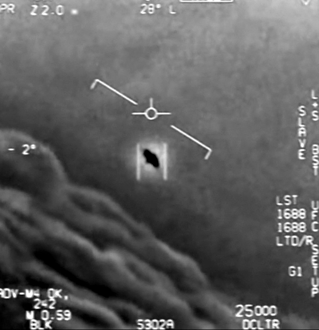 Die Aufnahme wurde 2004 von Piloten der US-Navy gemacht und als echt bestätigt. SIe zeigt ein unidentifizierbares Flugobjekt.