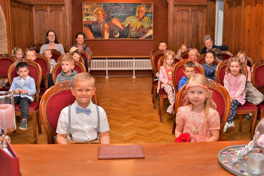 Kinderhochzeit in Wanzleben: Sophia und Lio geben sich symbolisch das Jawort.