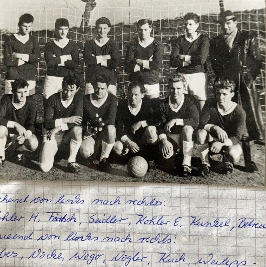Mit dieser Mannschaft wurde Traktor Farnstädt in der Saison 1966/67 Kreismeister. Stehend von links nach rechts: H. Kohler, Förtsch, Seidler, E. Kohler, Kunkel, Betreuer Reule. Knieend von links nach rechts: Erbes, Vocke, Wego, Vogler, Kuch, Weilepp.
