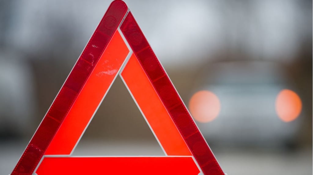 Der LKW-Fahrer befand sich auf der falschen Spur und wollte die Fahrbahn schnell wechseln.