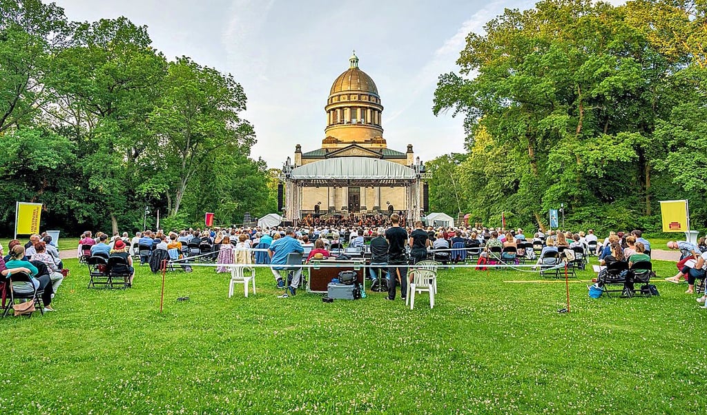 Das Mausoleum im Tierpark ist auch malerische Kulisse für die Operngala ?Sempre libera!?, die am Freitag Premiere feiert.